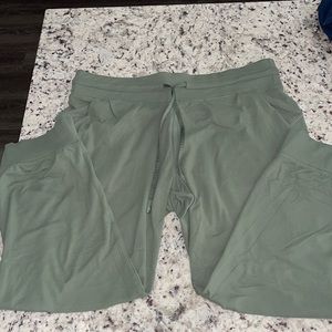 Lululemon Ready to Rulu Joggers Crop